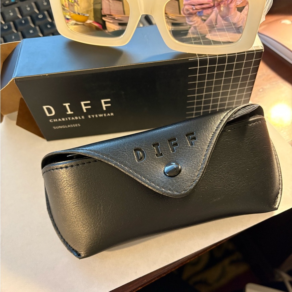 Diff Eyewear Cream Rectangular Sunglasses NWT - image 2